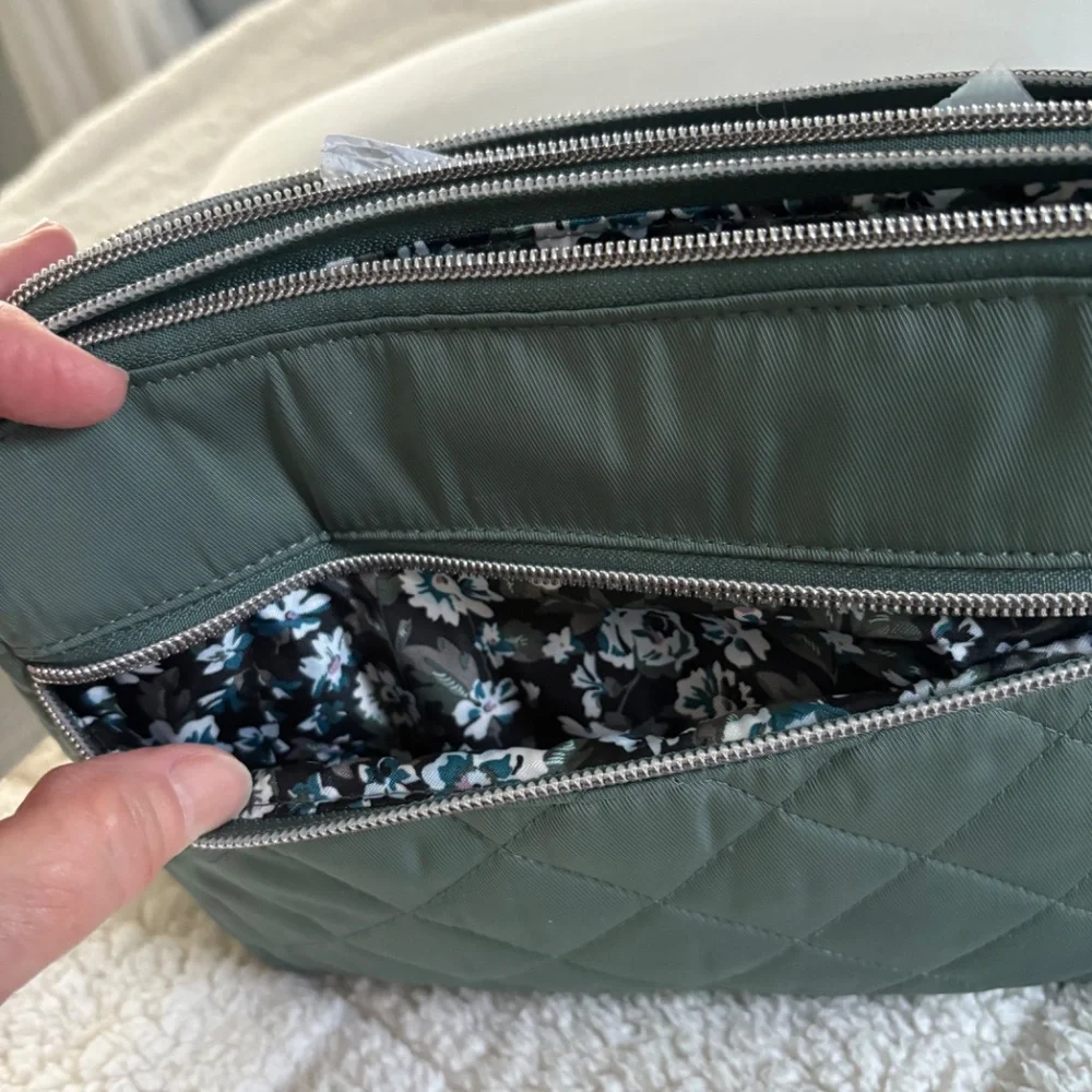 Vera Bradley triple compartment crossbody. NWT - Picture 5 of 7